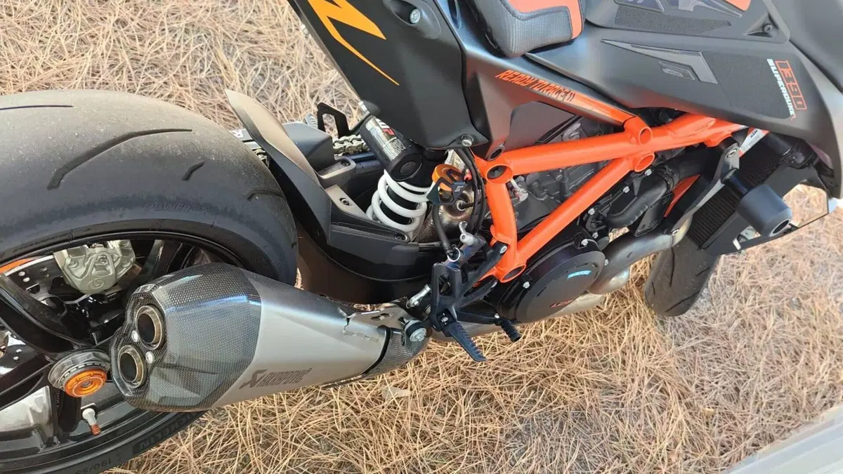 KTM 1390 Super Duke R EVO (2024 - 26)  (2)