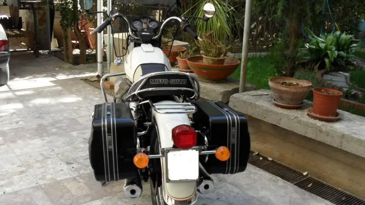 Moto Guzzi   (2)