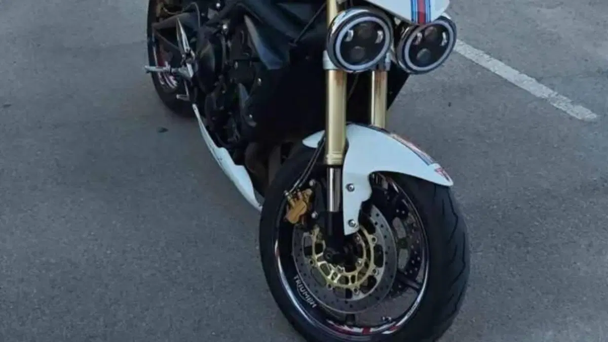 Triumph Street Triple (2007 - 12)  (2)