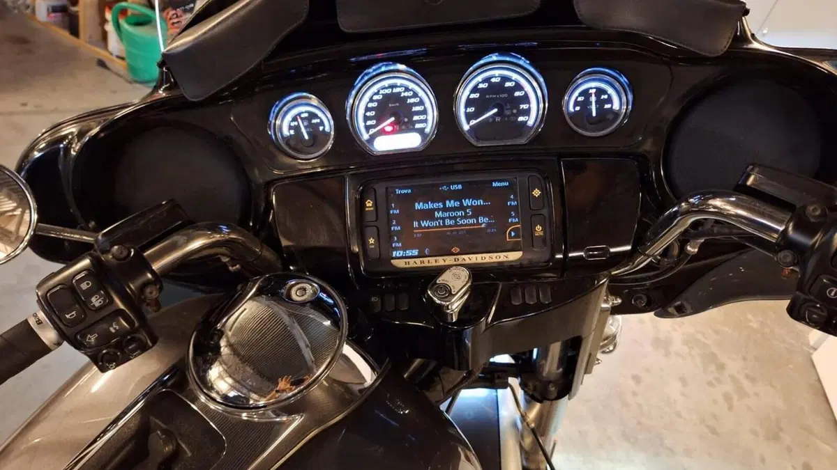 Harley-Davidson 1690 Electra Glide Ultra Limited (2014 - 15) - FLHTK  (4)