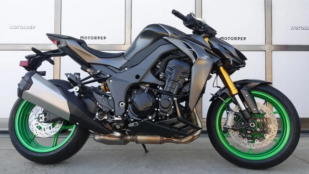 Kawasaki Z 1100 (2026)  (2)