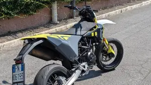 Husqvarna 701 Supermoto (2023 - 25)  (2)