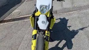 Husqvarna 701 Supermoto (2023 - 25)  (3)