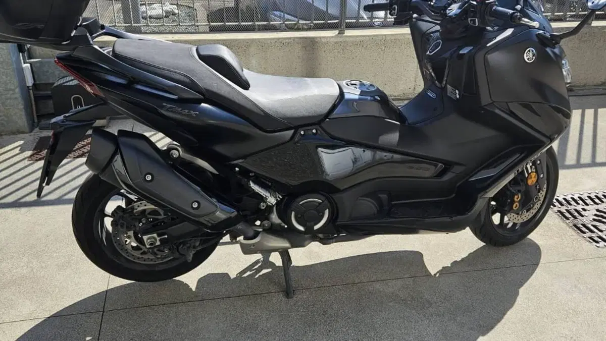 Yamaha T-Max 560 Tech Max (2022 - 24)  (3)