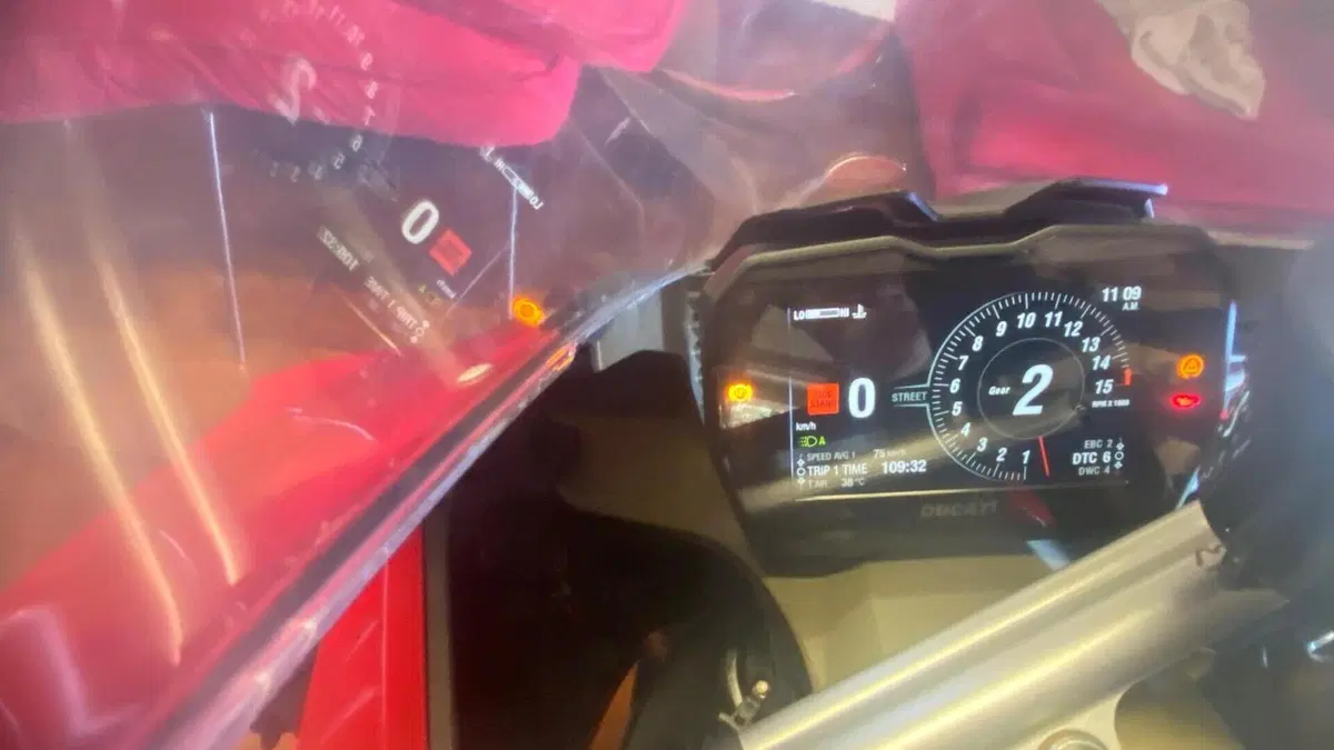 Ducati Panigale V4 S 1100 (2021)  (10)