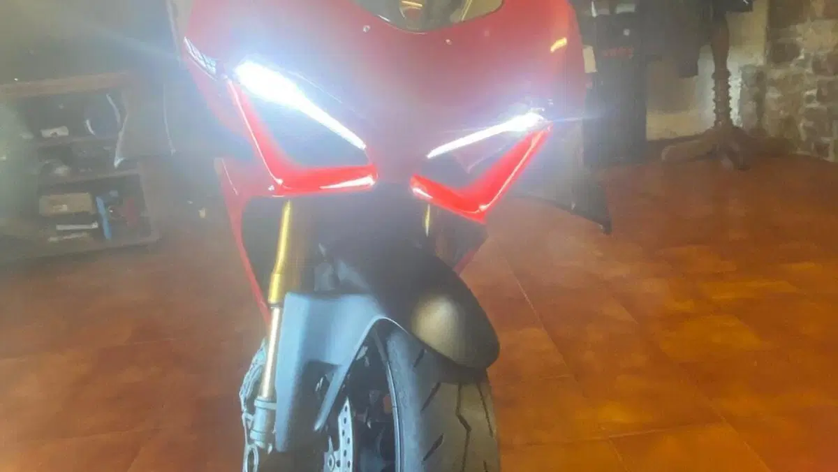 Ducati Panigale V4 S 1100 (2021)  (13)