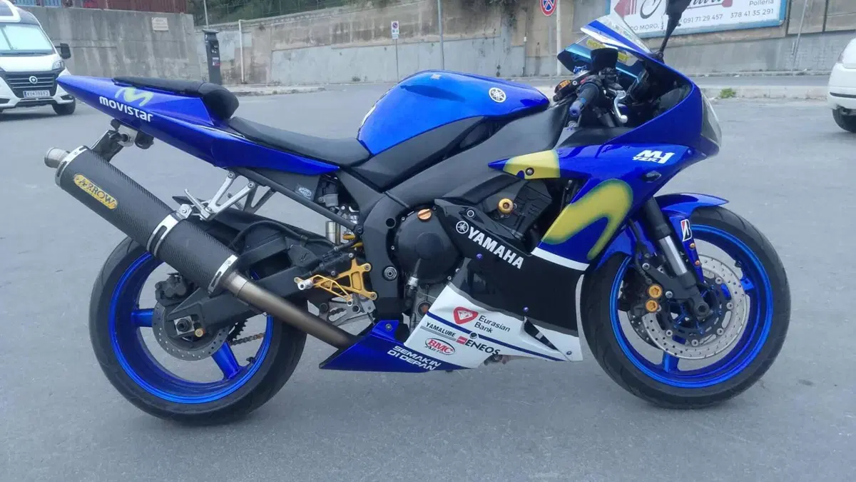 Yamaha YZF R1 (2002 - 03)  (2)