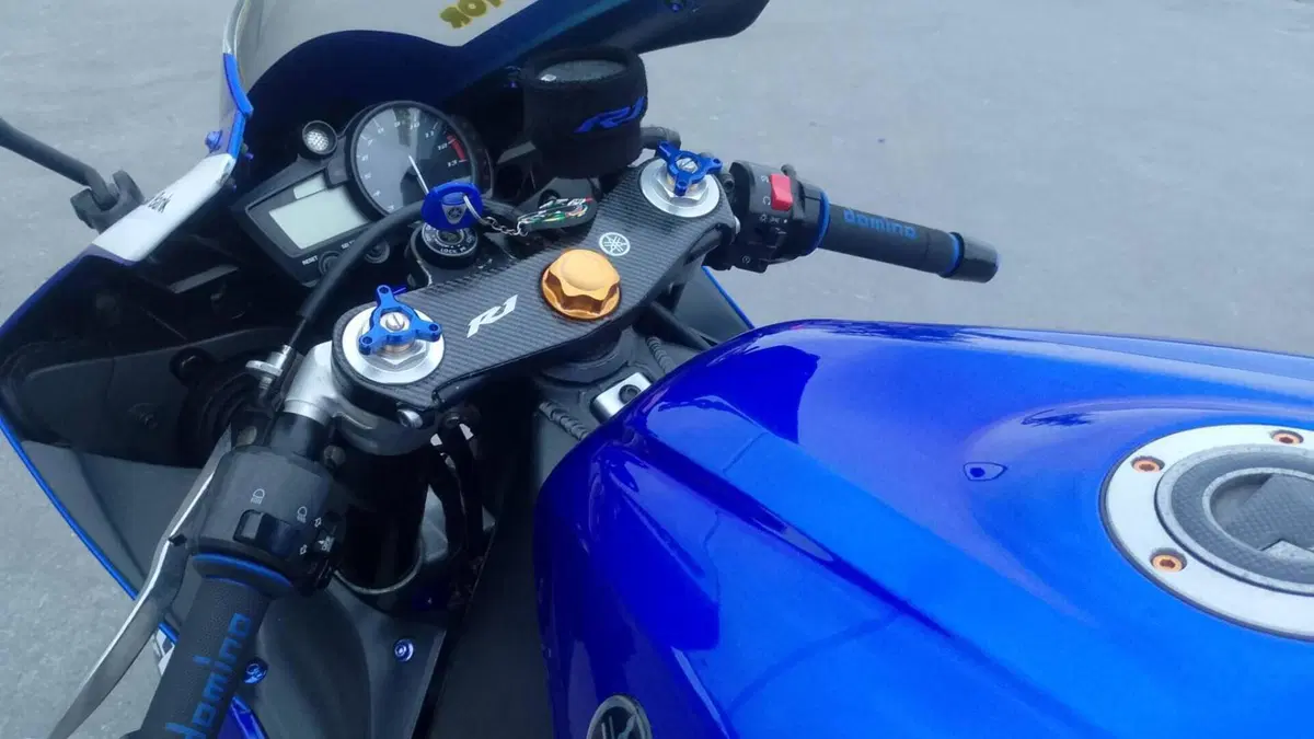 Yamaha YZF R1 (2002 - 03)  (3)