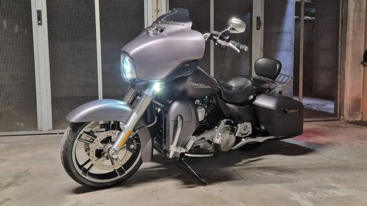 Harley-Davidson 1690 Street Glide Special (2014 - 16) - FLHX  (6)