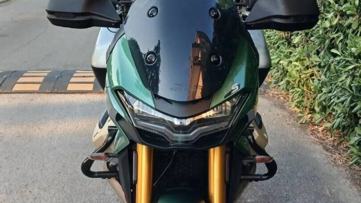 Moto Guzzi V100 Mandello S (2022 - 24)  (3)