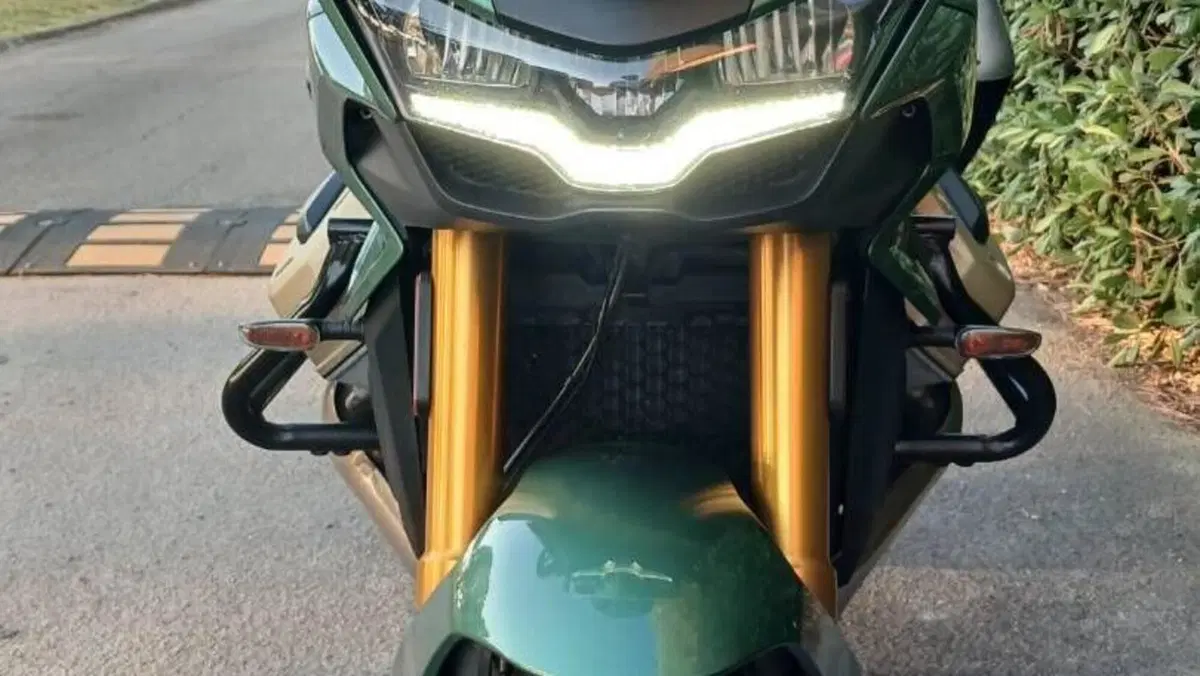 Moto Guzzi V100 Mandello S (2022 - 24)  (4)