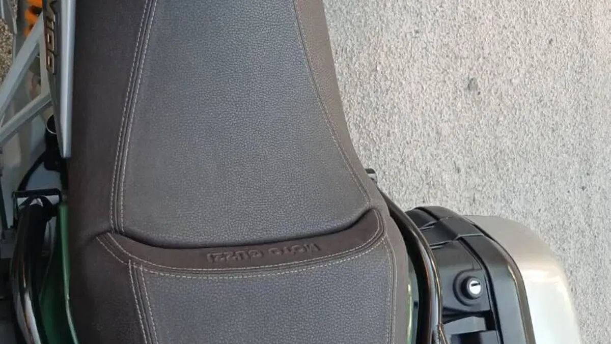 Moto Guzzi V100 Mandello S (2022 - 24)  (8)