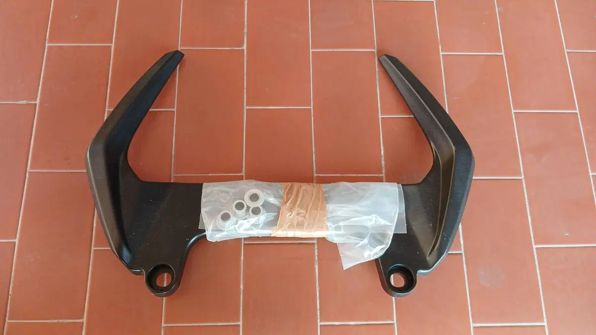 Moto Guzzi V100 Mandello S (2022 - 24)  (15)