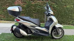Piaggio Beverly 300 Hpe (2021) 