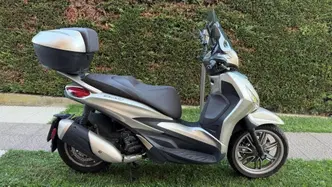 Piaggio Beverly 300 Hpe (2021) usata