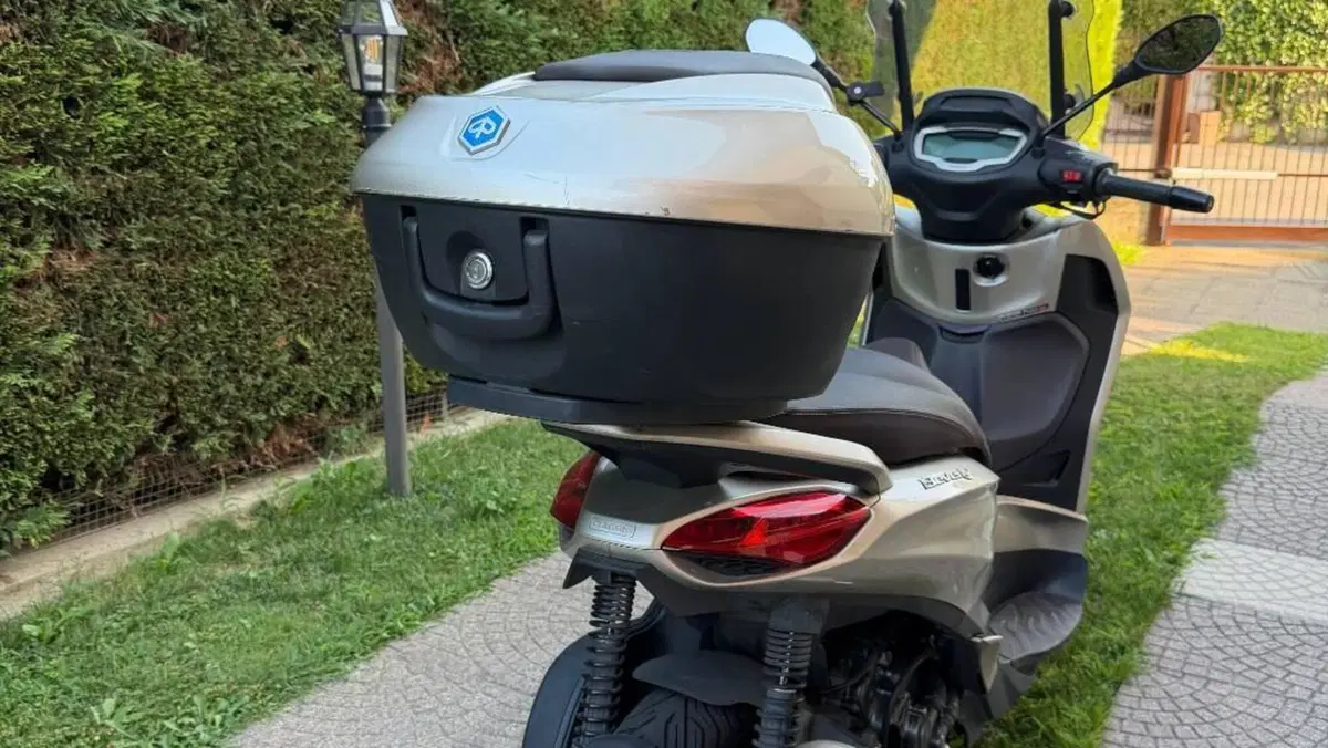 Piaggio Beverly 300 Hpe (2021)  (5)