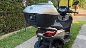 Piaggio Beverly 300 Hpe (2021)  (5)