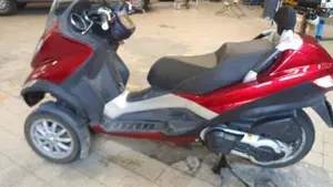Piaggio MP3 400 Touring (2011 - 12)  (2)