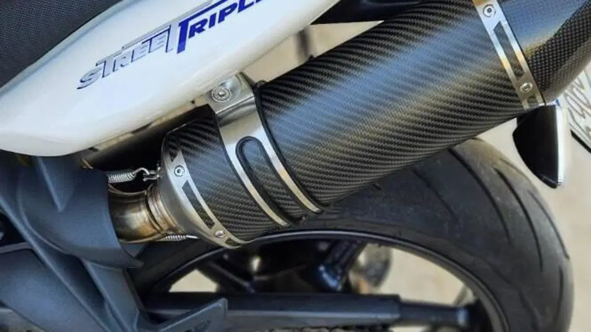 Triumph Street Triple R (2009 - 12)  (2)