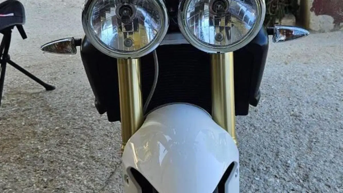 Triumph Street Triple R (2009 - 12)  (4)