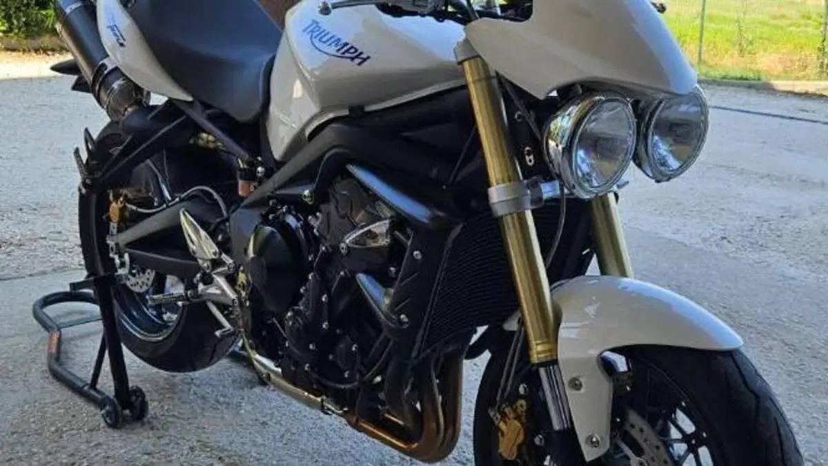 Triumph Street Triple R (2009 - 12)  (6)