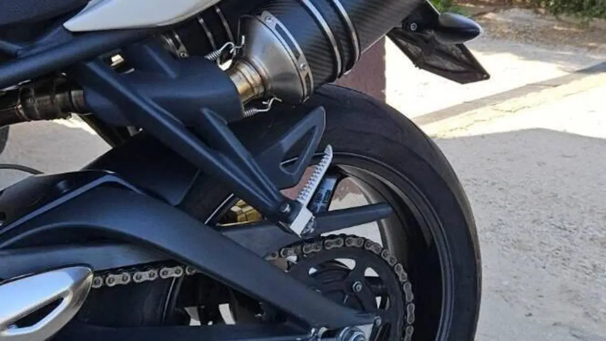 Triumph Street Triple R (2009 - 12)  (15)