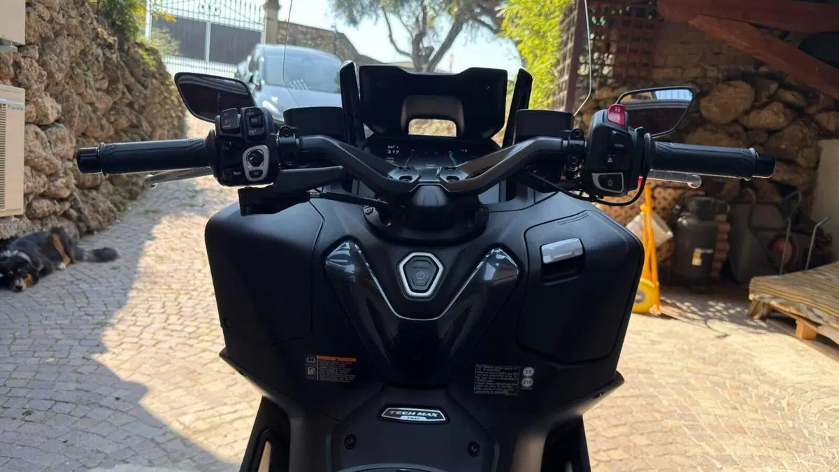 Yamaha T-Max 560 Tech Max (2022 - 24)  (6)