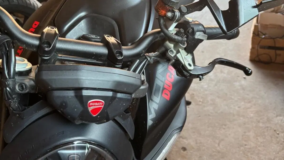 Ducati Monster 937 (2021 - 25)  (2)
