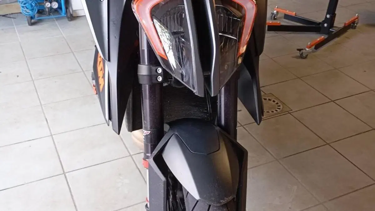 KTM 1290 Super Duke R (2021)  (2)