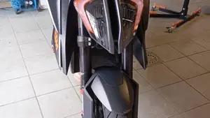 KTM 1290 Super Duke R (2021)  (2)