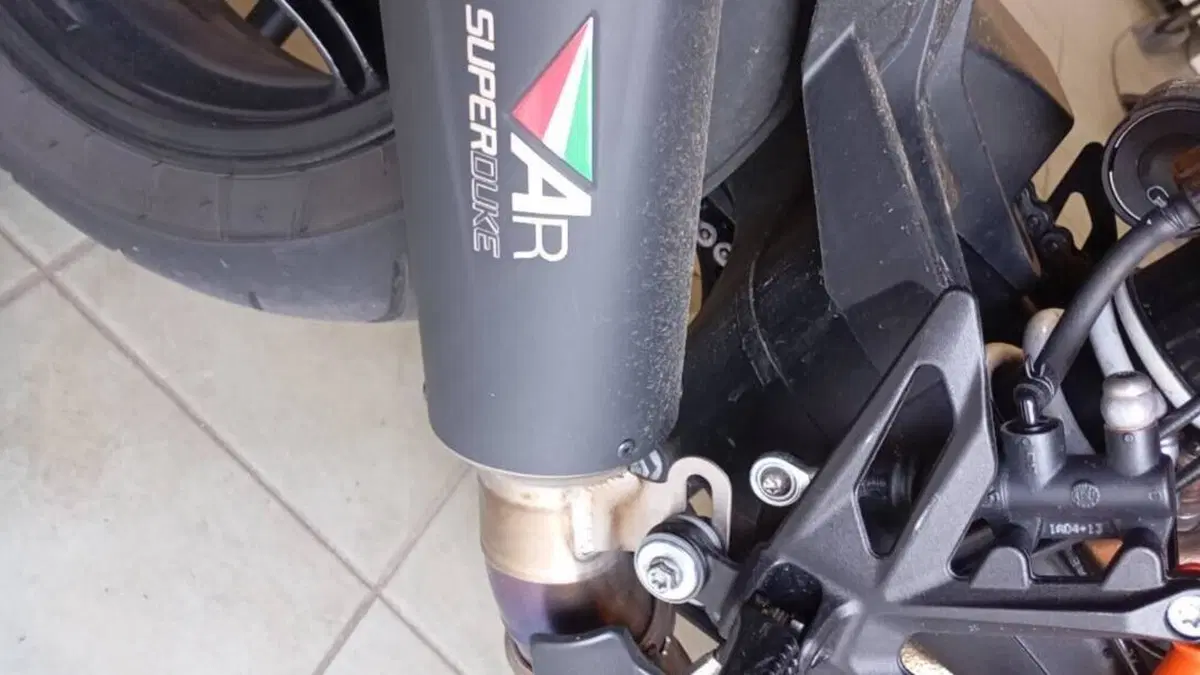 KTM 1290 Super Duke R (2021)  (3)