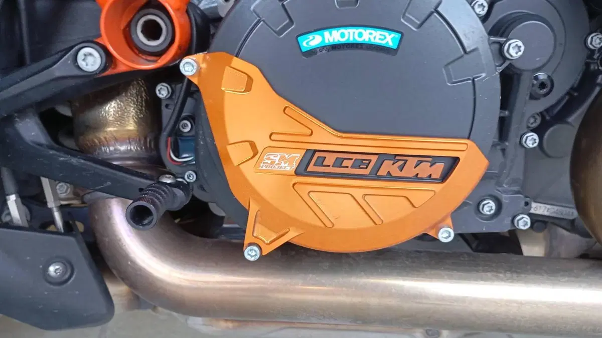 KTM 1290 Super Duke R (2021)  (7)
