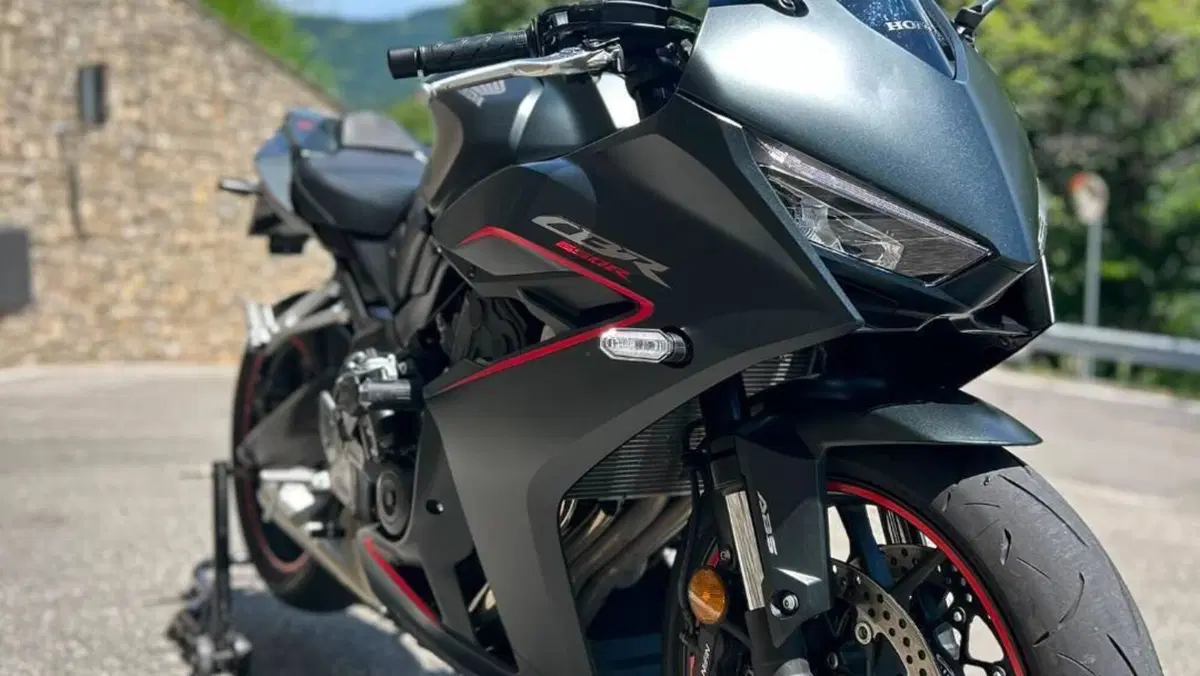 Honda CBR 650 R E-Clutch (2024 - 26) 