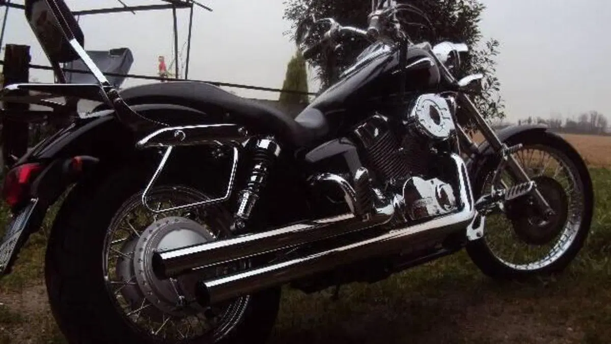 Honda VT 750 Shadow Spirit  (2)