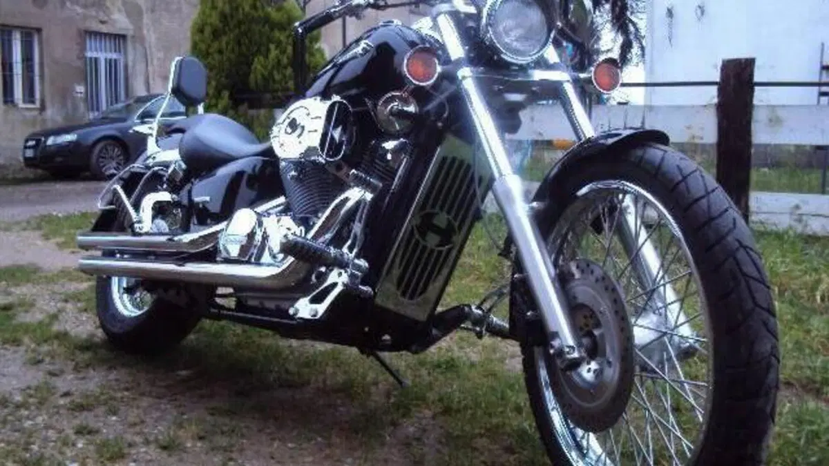 Honda VT 750 Shadow Spirit  (3)