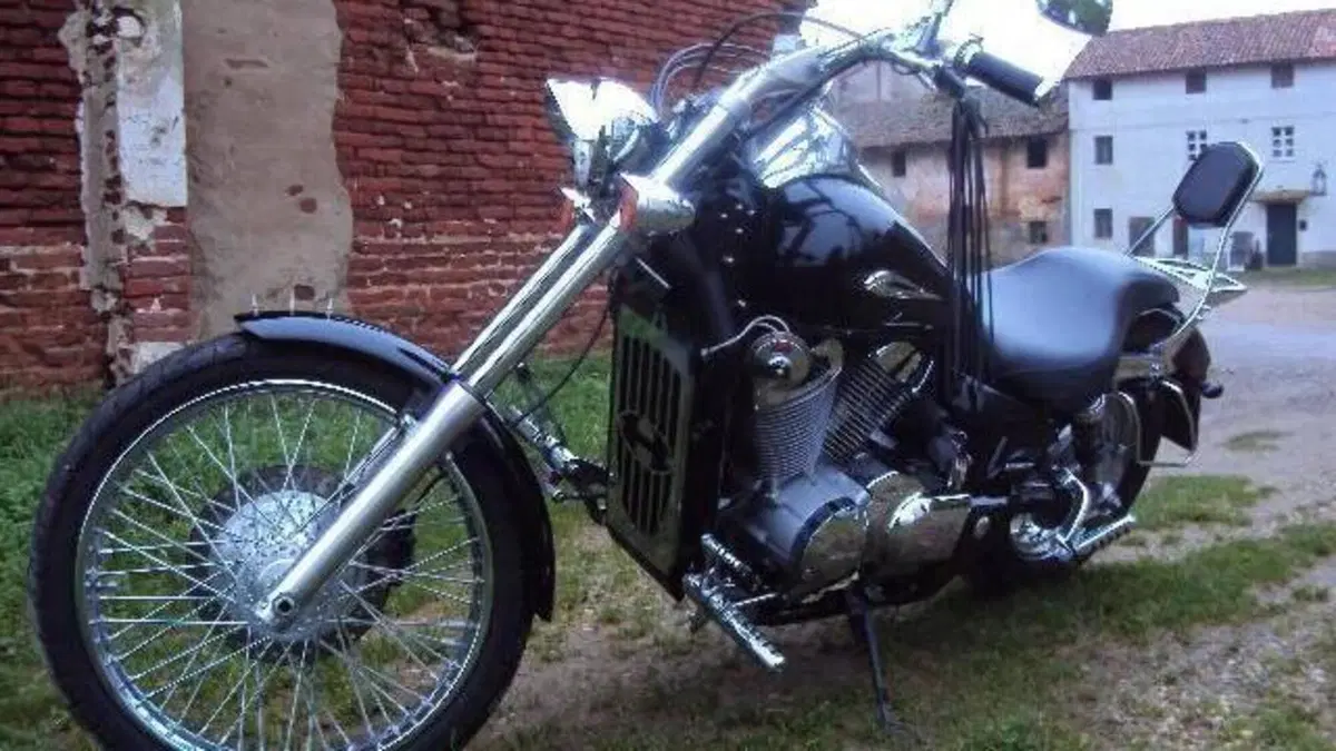 Honda VT 750 Shadow Spirit  (5)
