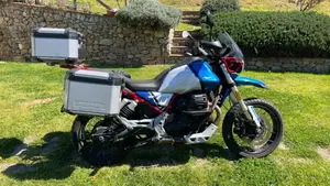 Moto Guzzi V85 TT Evocative Graphics (2021 - 23)  (3)
