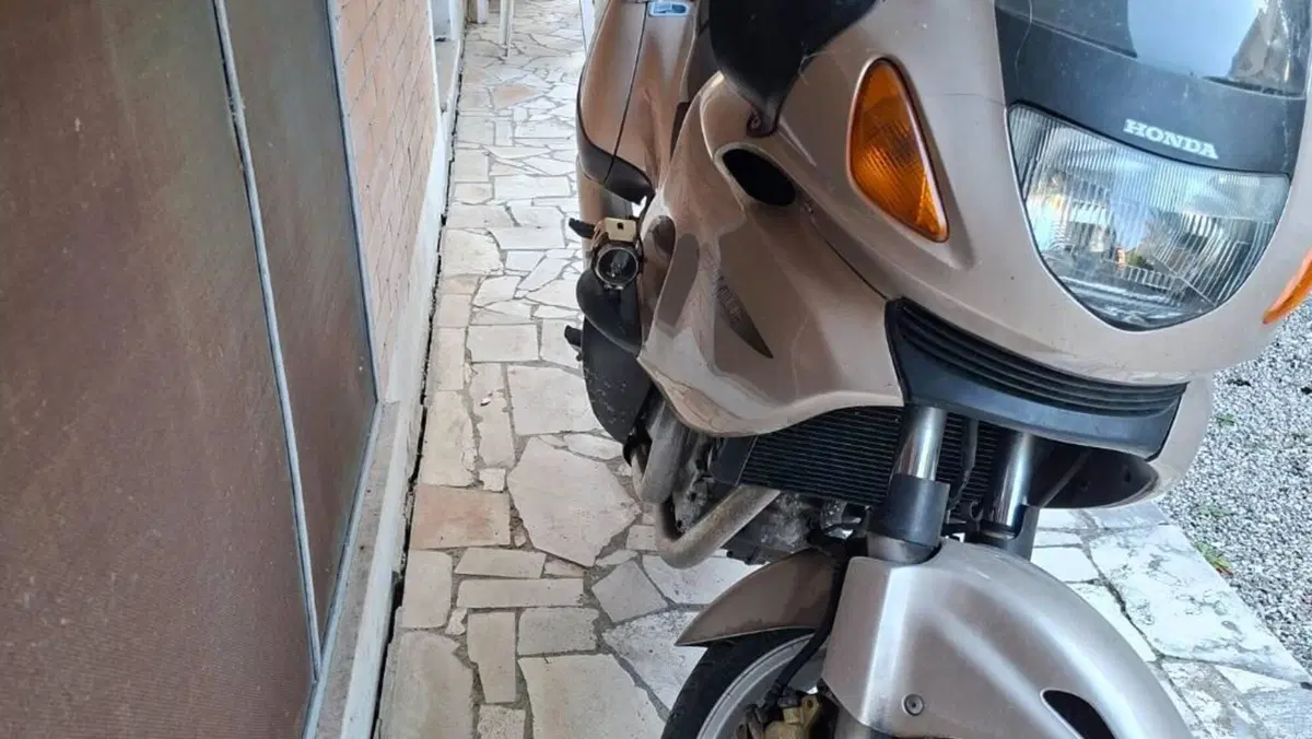 Honda Deauville 650 (1998 - 01)  (3)