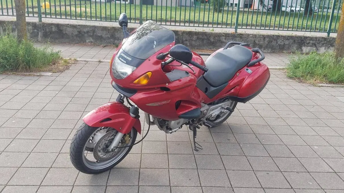 Honda Deauville 650 (1998 - 01)  (2)