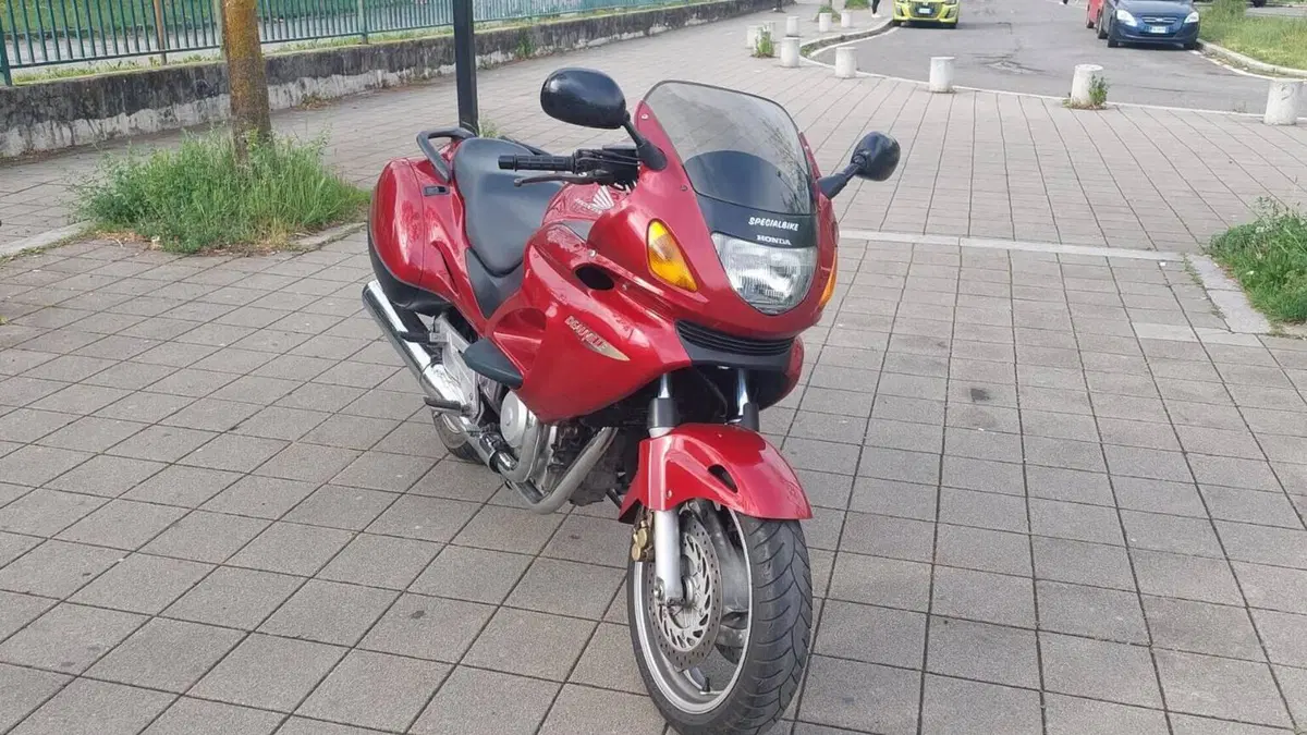 Honda Deauville 650 (1998 - 01)  (3)