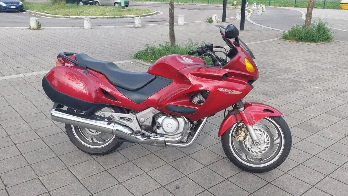 Honda Deauville 650 (1998 - 01)  (4)