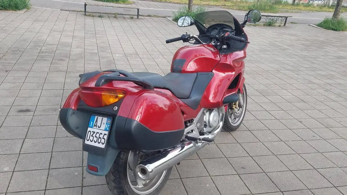 Honda Deauville 650 (1998 - 01)  (5)