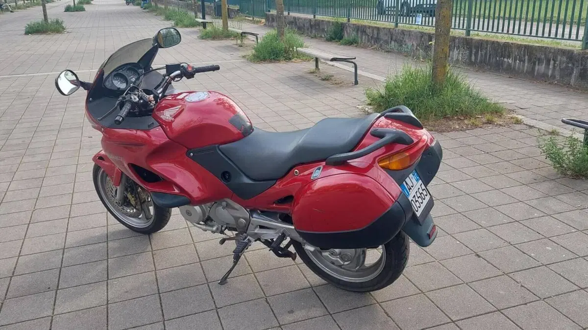 Honda Deauville 650 (1998 - 01)  (6)