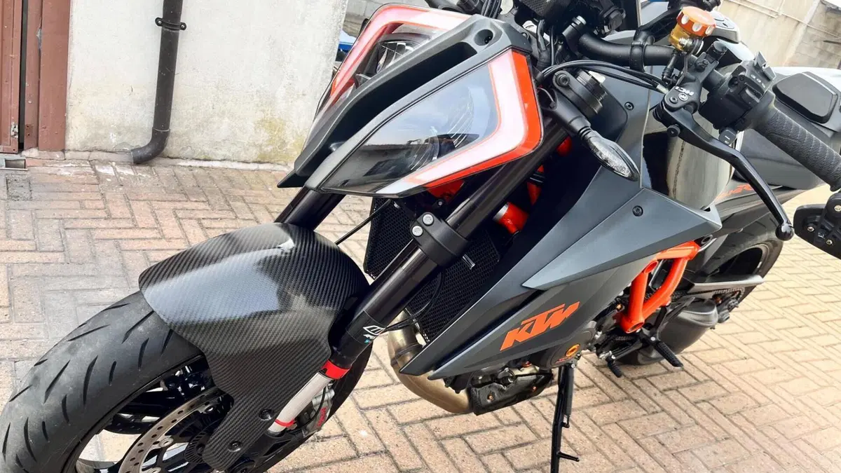KTM 1290 Super Duke R (2021)  (2)