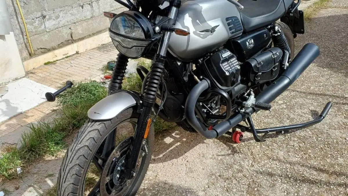 Moto Guzzi V7 Stone (2021 - 24) 