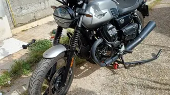 Moto Guzzi V7 Stone (2021 - 24) usata