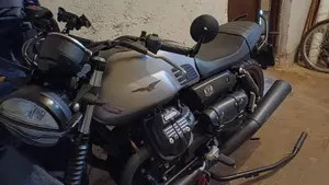 Moto Guzzi V7 Stone (2021 - 24)  (3)