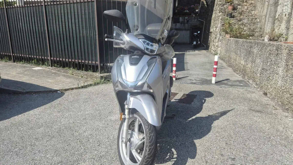 Honda SH 150i ABS (2013 - 16)  (2)