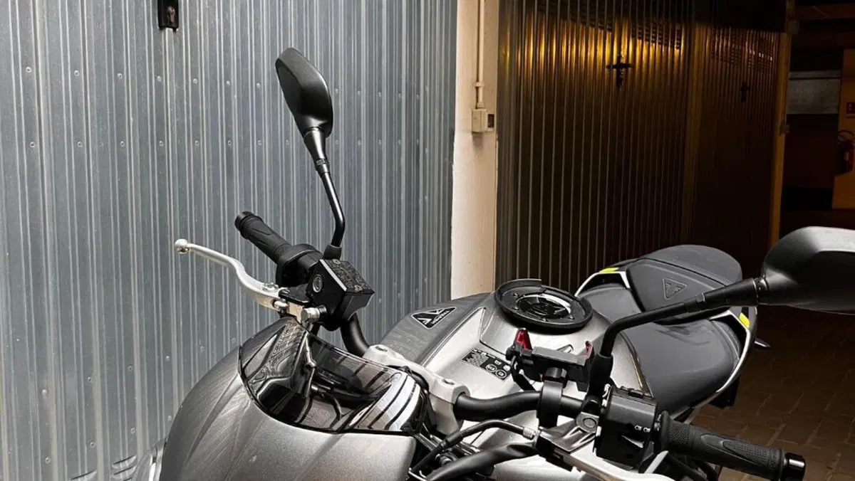 Triumph Street Triple 765 R (2023 - 26)  (3)