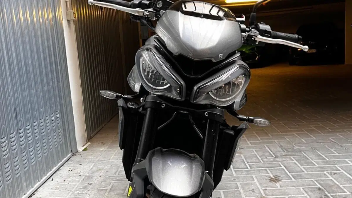 Triumph Street Triple 765 R (2023 - 26)  (8)